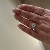 Rectanglo - Moissanitring med smaragdslipning och baguettslipade accentstenar