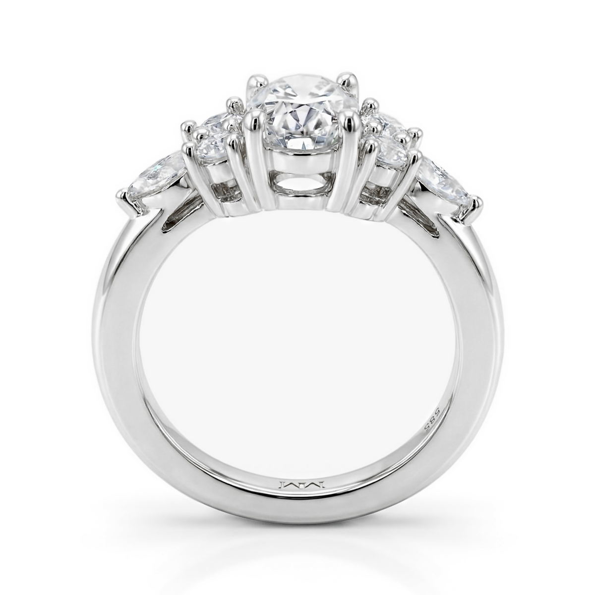Lustrina - Ring med oval moissanit och gnistrande accenter