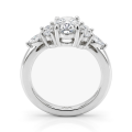 Lustrina - Ring med oval moissanit och gnistrande accenter