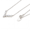 Adelina - Elegant halsband i moissanit med navettslipade accentstenar
