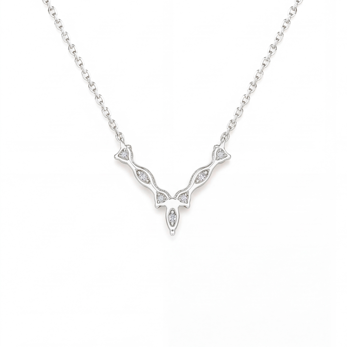 Adelina - Elegant halsband i moissanit med navettslipade accentstenar