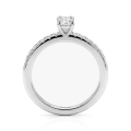 Nina-ring - Oval moissanitring med pavéfattade sidostenar