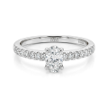 Nina-ring - Oval moissanitring med pavéfattade sidostenar