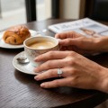 Mirabelle - Solitärring med moissanit i radiantslipning, korgfattning och dold halo