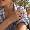 Radiline - Trekvartsalliansring med radiantslipad moissanit